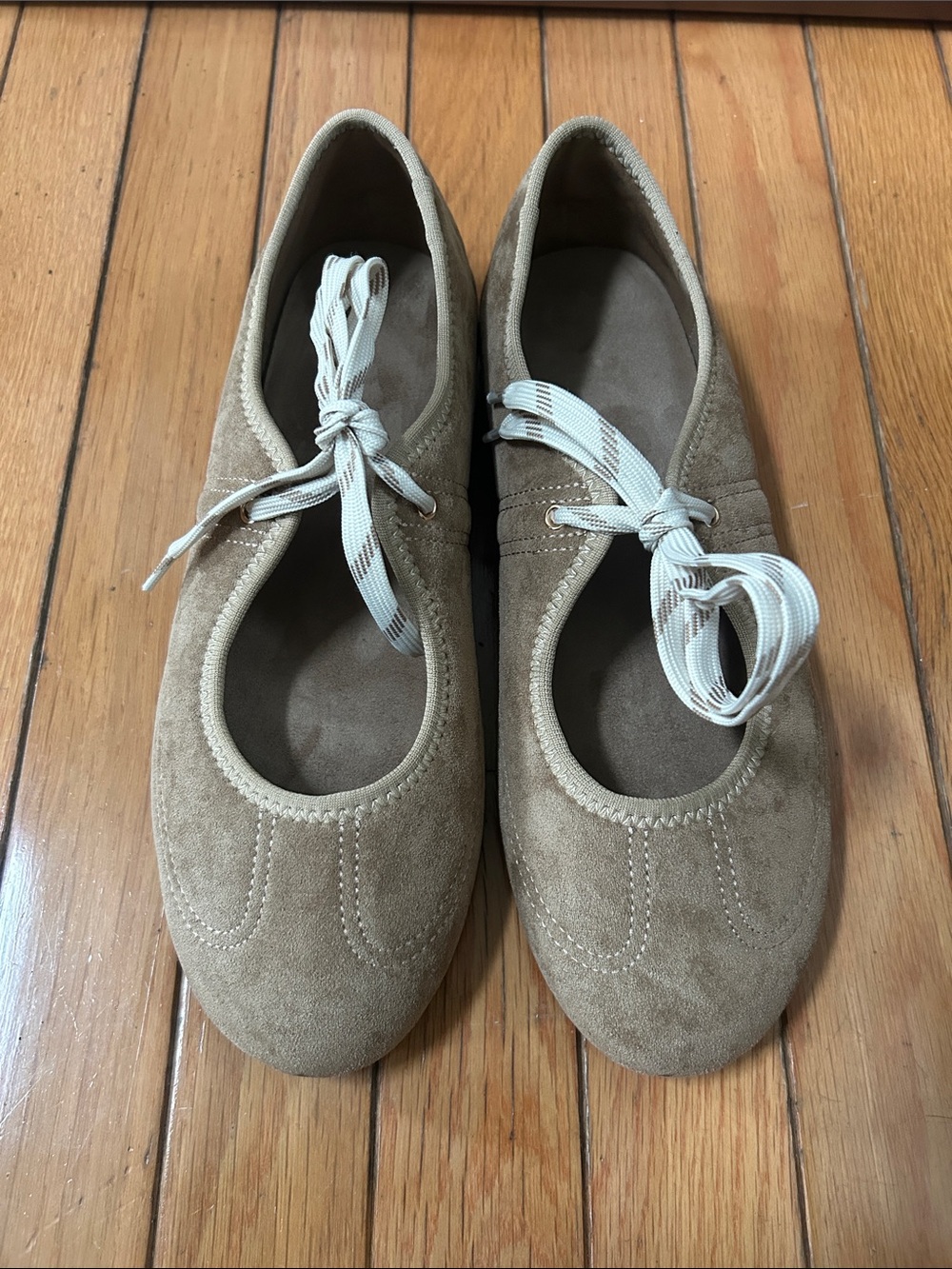 Women’s Lace-Up Ballet Flats in Tan